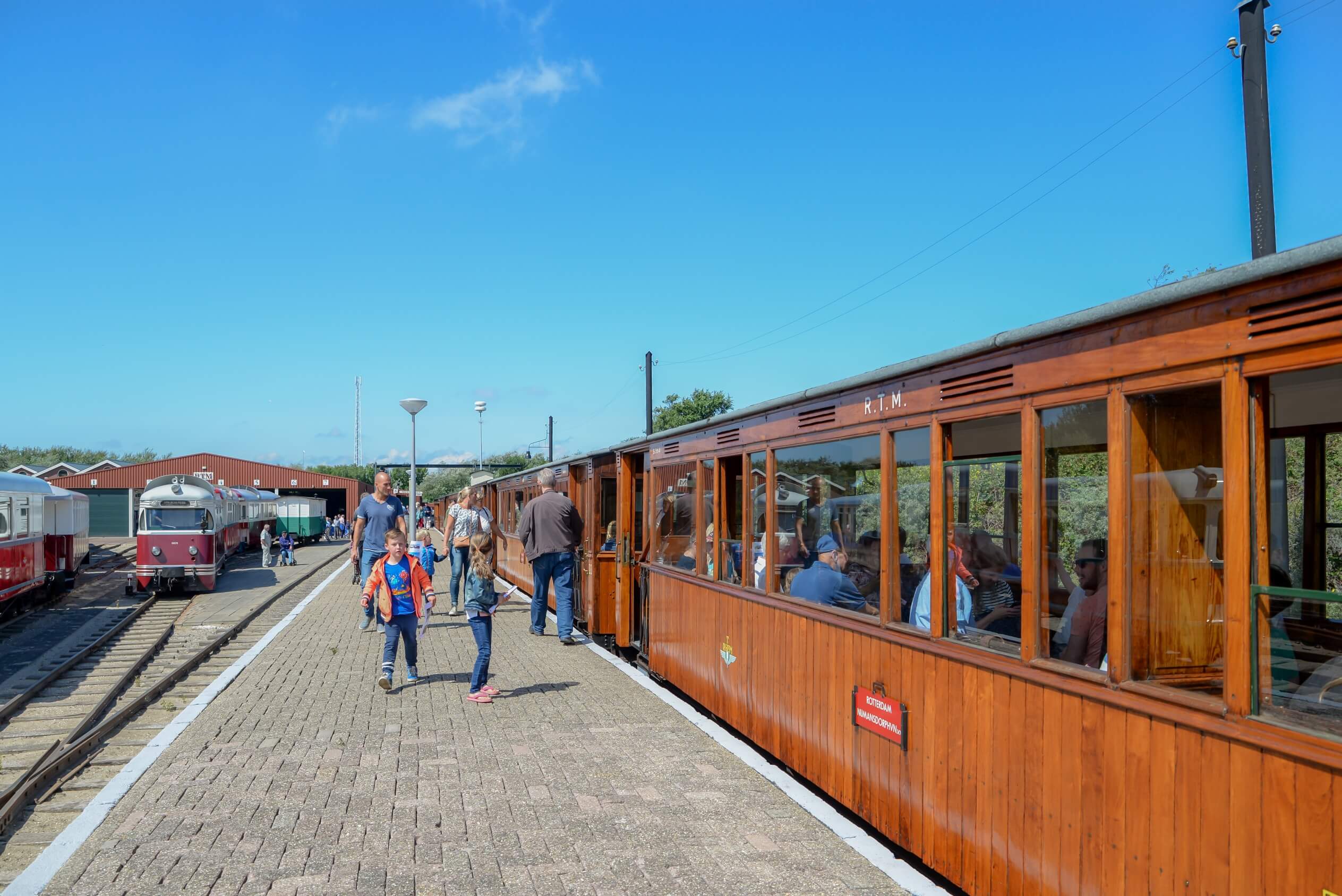 Maak een reis door het verleden met de RTM Tram — attracties in Ouddorp